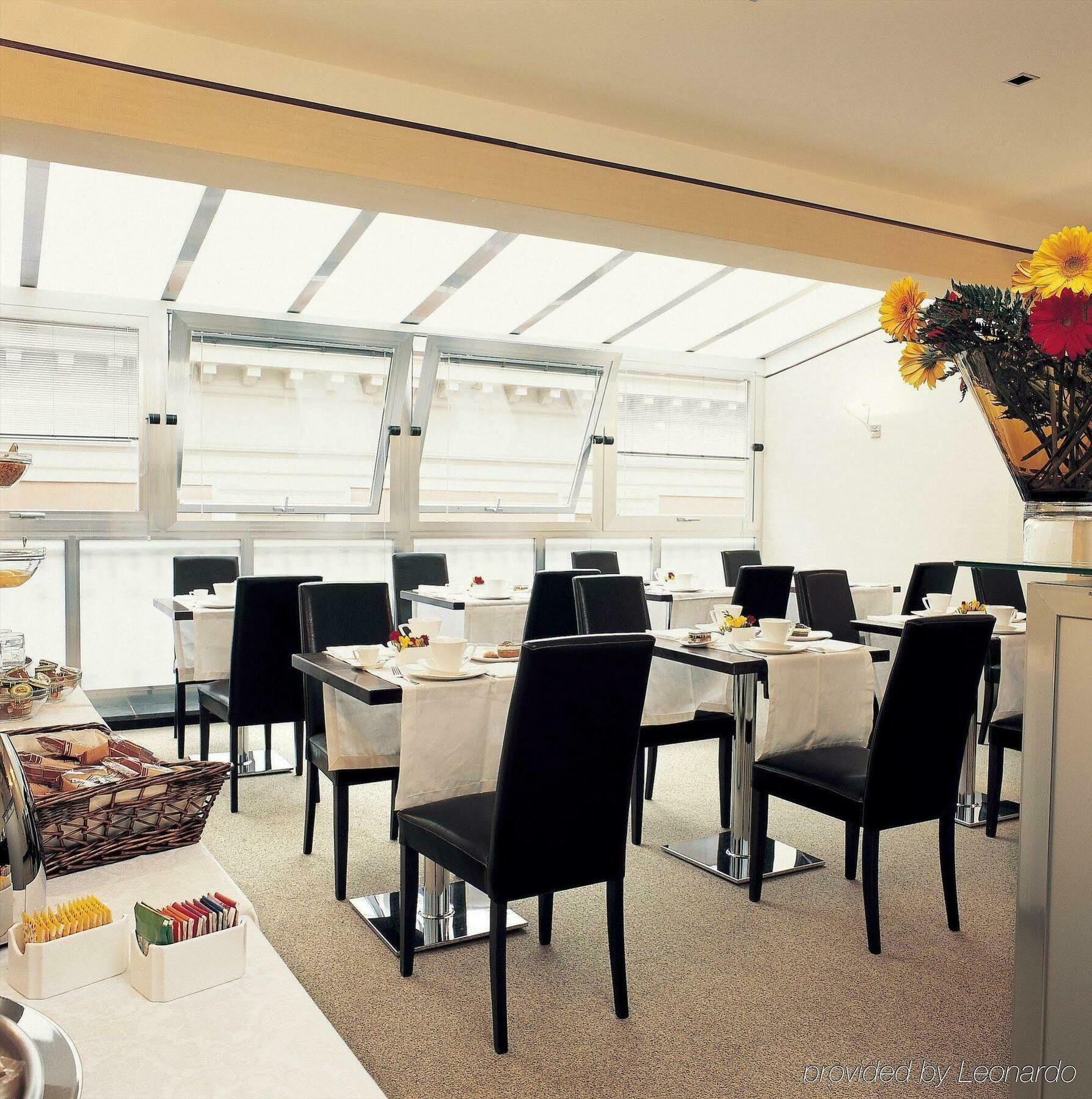 Mh Design Hotel Napoli Restoran fotoğraf